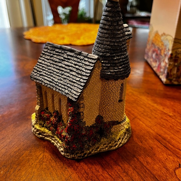 David Winter Cottage. The Chappel - Picture 2 of 6